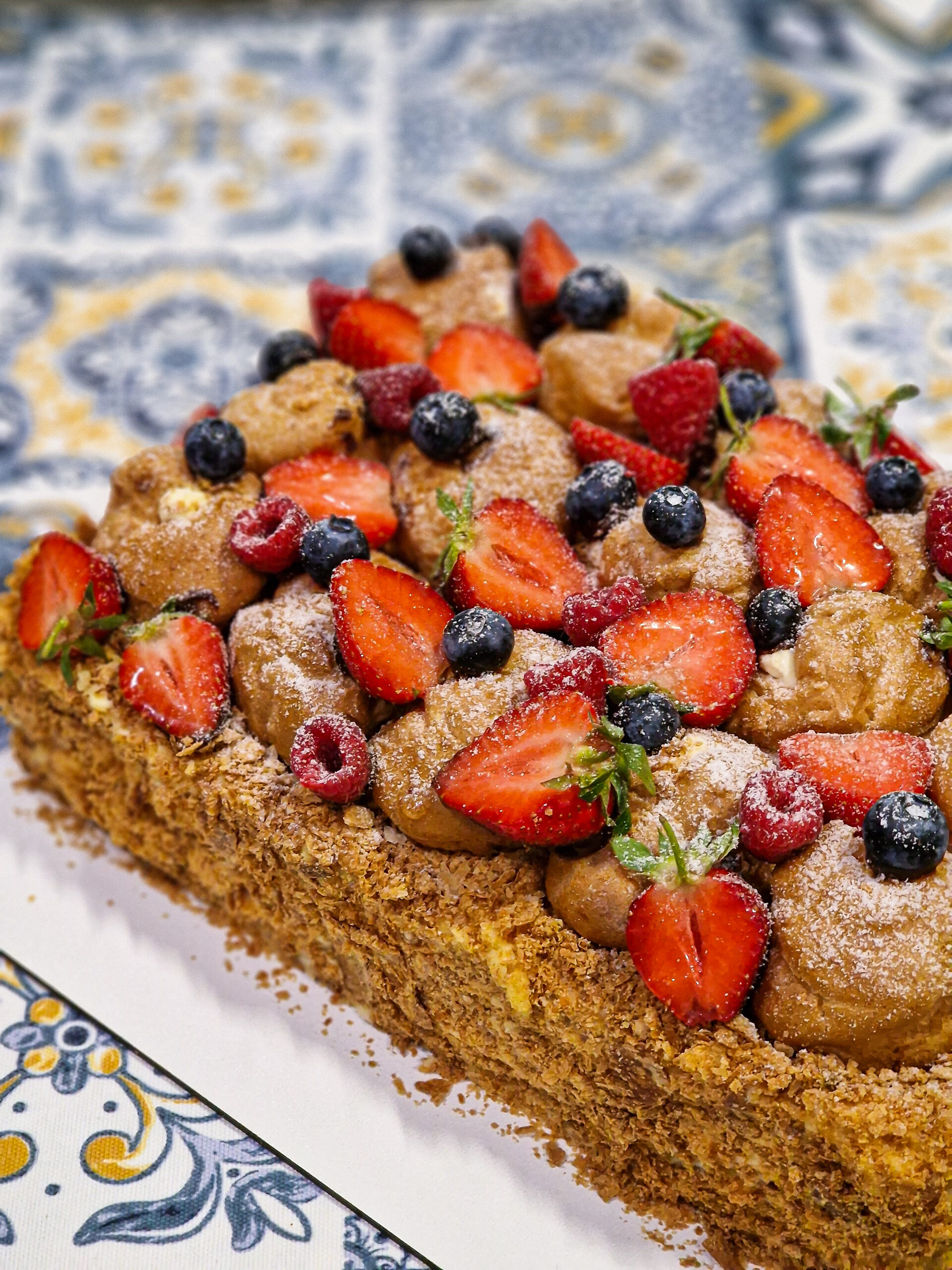 наполеон з ягодами на подарунок